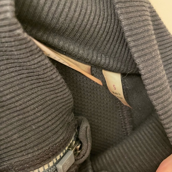 ATHLETA Pullover Define Hooded 1/4 zip, with kangaroo pocket - small - Picture 3 of 7